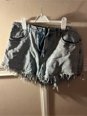 Frayed Hem Light Wash Denim Shorts - Women's Jean Shorts